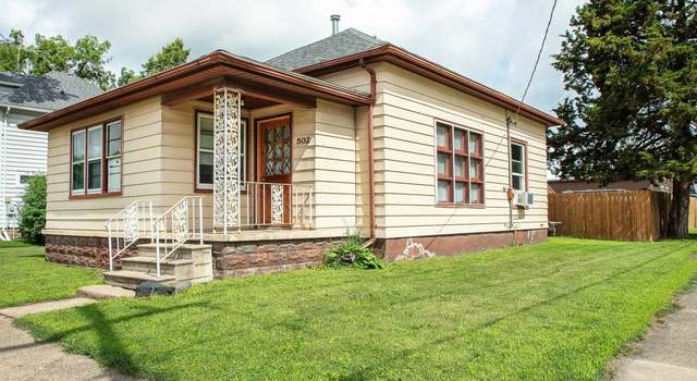 Photo of 502 NW 5th Ave, Waverly, IA 50677