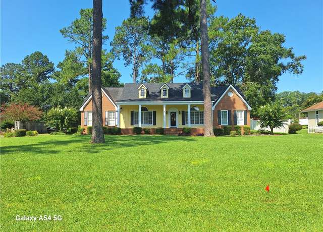 Property at 1049 Riverdale Dr, Waycross, GA 31503, 3 beds, 2 baths