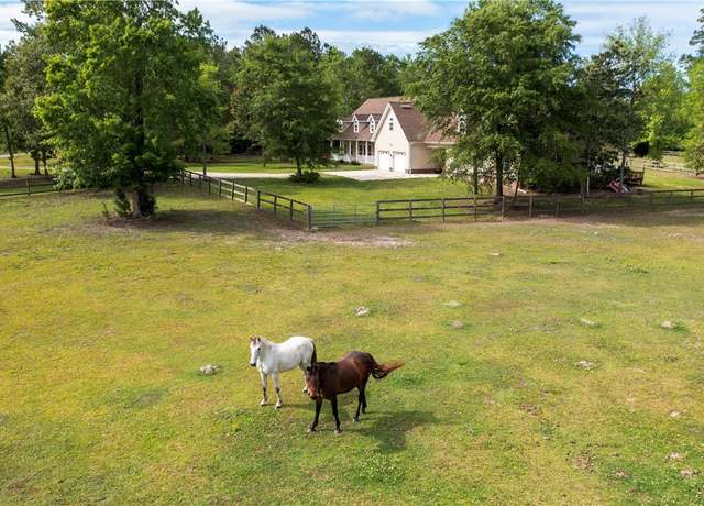 Property at 852 Thoroughbred Rd, Woodbine, GA 31569, 4 beds, 2.5 baths
