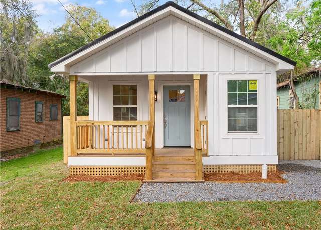 Property at 917 Amherst St, Brunswick, GA 31520, 2 beds, 2.5 baths