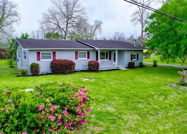 Property at 1067 Stanton Ave, Waycross, GA 31503, 3 beds, 2 baths