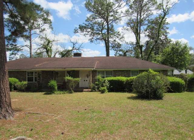 Property at 1624 Rainbow Dr, Waycross, GA 31501, 3 beds, 2 baths