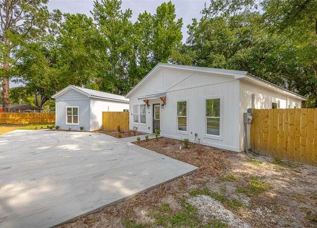 Property at 1013 Elbert St, Darien, GA 31305, 4 beds, 3 baths