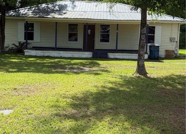 Property at 109 Jackson St, Nahunta, GA 31553, 3 beds, 2 baths