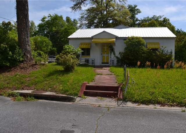 Property at 300 Blackwell St, Waycross, GA 31501, 3 beds, 1 bath