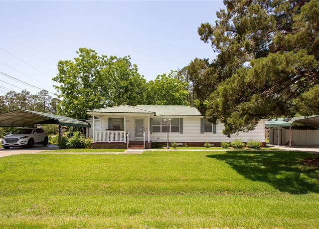 Property at 2896 S Lakeview Dr, Waycross, GA 31503, 2 beds, 2 baths