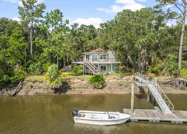 Property at 2001 Hird Island Dr, Darien, GA 31305, 3 beds, 2.5 baths