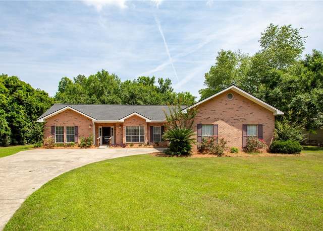 Property at 2511 Central Ave, Waycross, GA 31503, 3 beds, 2 baths