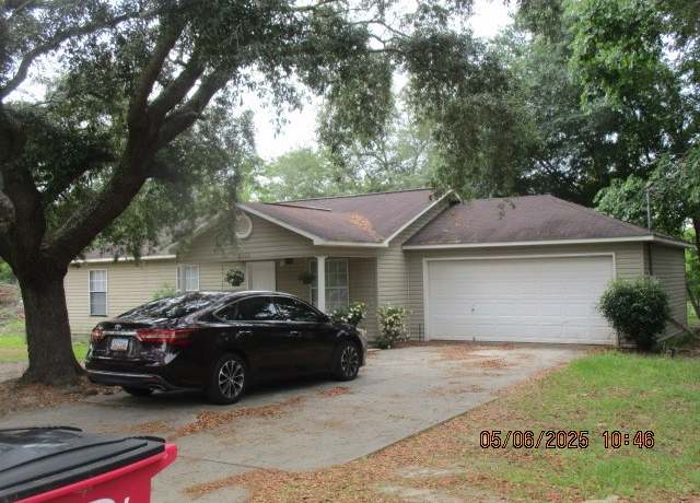 Property at 2111 Screven Ave, Blackshear, GA 31516, 3 beds, 2 baths