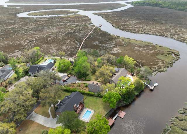 Property at 149 Laurel Grove Rd, Brunswick, GA 31523, 5 beds, 3.5 baths