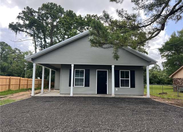 Property at 909 E Third St, Darien, GA 31305, 3 beds, 2 baths