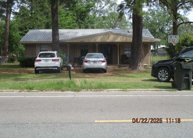 Property at 1502 Carswell Ave, Waycross, GA 31501, 4 beds, 2 baths