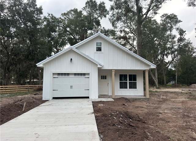 Property at 1066 Baywood Ave SE, Darien, GA 31305, 3 beds, 2 baths