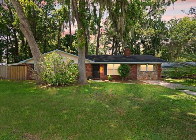 Property at 165 Pine Cir, Brunswick, GA 31520, 4 beds, 2 baths