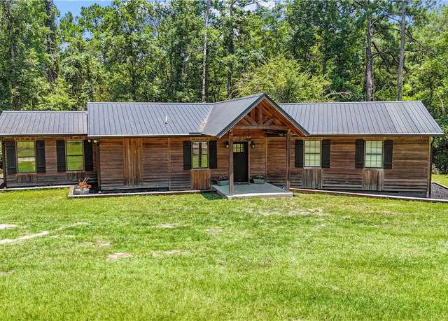 Property at 3520 Penhollloway Rd, Jesup, GA 31546, 4 beds, 2.5 baths