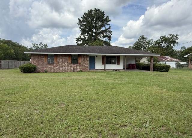 Property at 335 Walker St, Blackshear, GA 31516, 3 beds, 2 baths