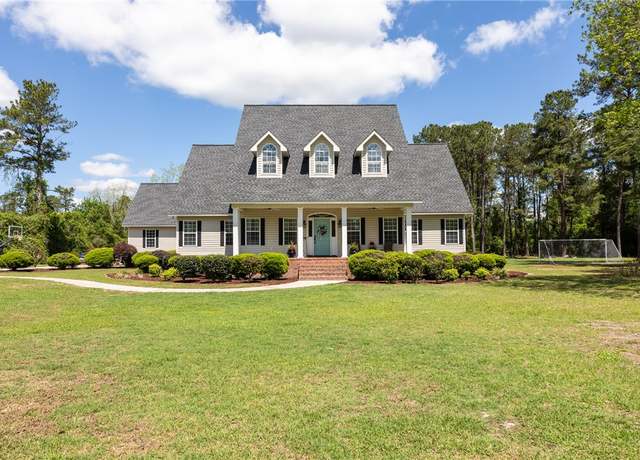 Property at 733 E Wacona Dr, Waycross, GA 31501, 4 beds, 3.5 baths