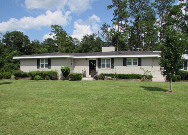 Property at 1300 Stanton Ave, Waycross, GA 31503, 3 beds, 2 baths