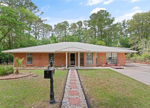 Property at 1001 Poppell Dr, Darien, GA 31305, 4 beds, 3.5 baths