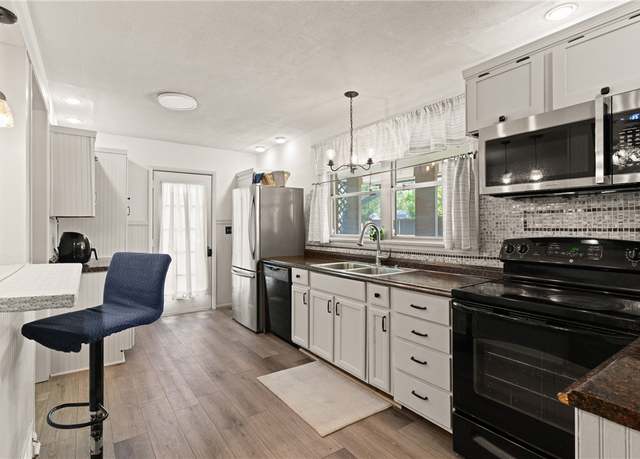 Property at 635 Halsey St, Brunswick, GA 31525, 3 beds, 2 baths