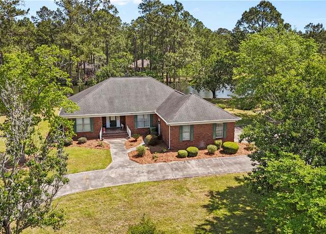 Property at 7 S Lake Dr, Jesup, GA 31546, 3 beds, 2.5 baths