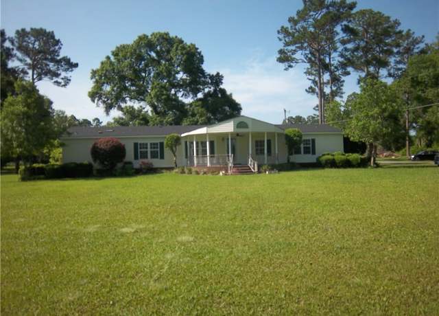 Property at 6498 Central Ave, Waycross, GA 31503, 3 beds, 2.5 baths