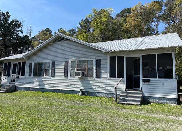 Property at 1304 Brunel St, Waycross, GA 31501, 4 beds, 2 baths