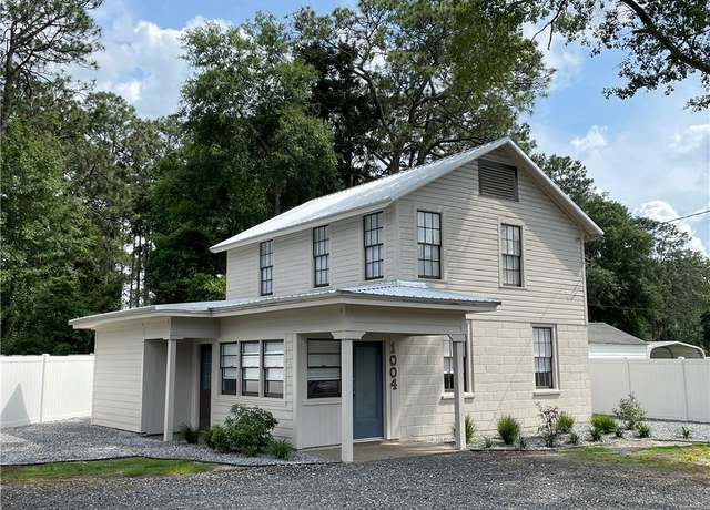 Property at 1004 Hill St, Waycross, GA 31501, 3 beds, 2 baths