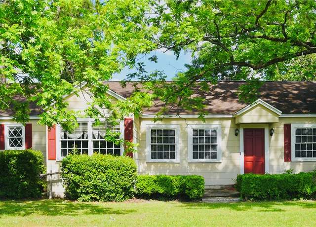 Property at 2108 Darling Ave, Waycross, GA 31501, 4 beds, 3 baths