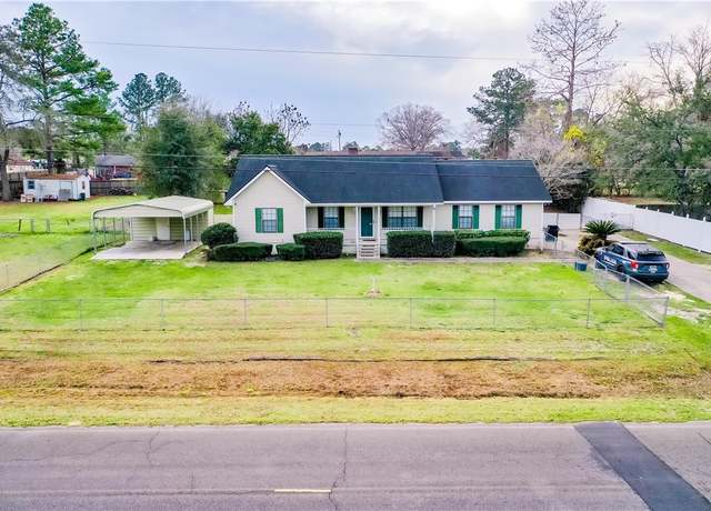 Property at 908 Azalea St, Blackshear, GA 31516, 4 beds, 2 baths