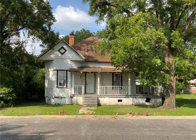 Property at 1708 Martin Luther King Dr, Waycross, GA 31501, 3 beds, 1 bath