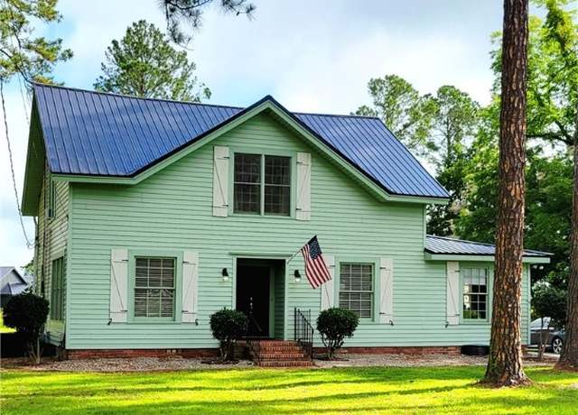 Property at 2334 Carswell Ave, Waycross, GA 31503, 3 beds, 2 baths