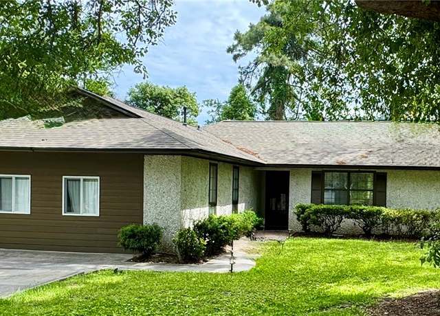Property at 126 Lake View Cir, Brunswick, GA 31525, 4 beds, 2 baths