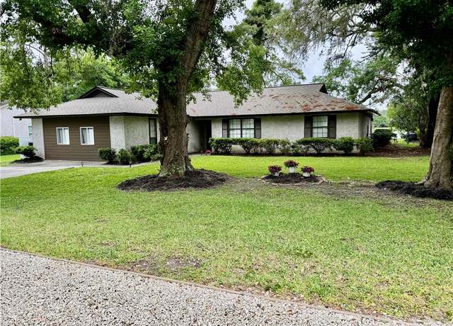 Property at 126 Lake View Cir, Brunswick, GA 31525, 4 beds, 2 baths