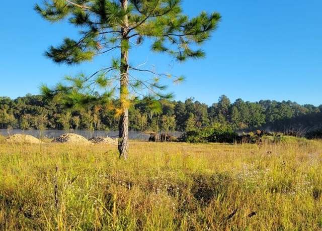Property at 03 Alton Cir, Waycross, GA 31501