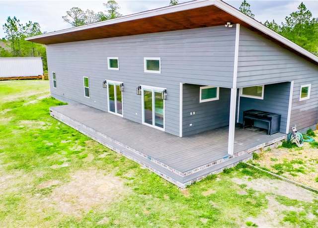 Property at 3935 Memorial Dr, Waycross, GA 31503, 3 beds, 2 baths