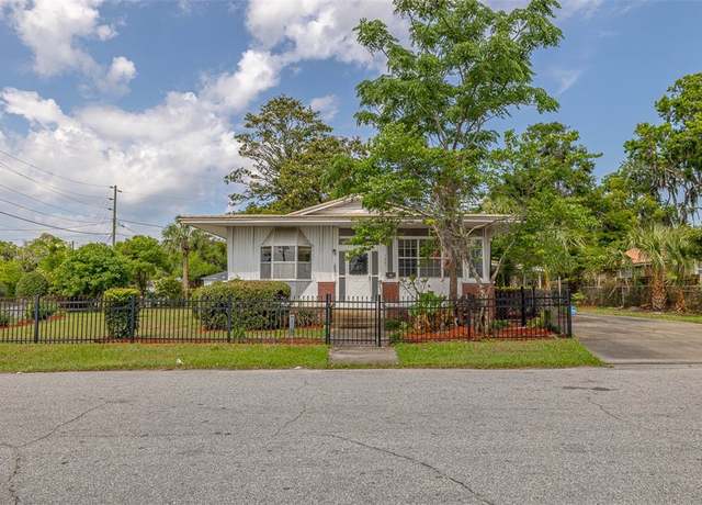 Property at 1601 Macon Ave, Brunswick, GA 31520, 4 beds, 2.5 baths