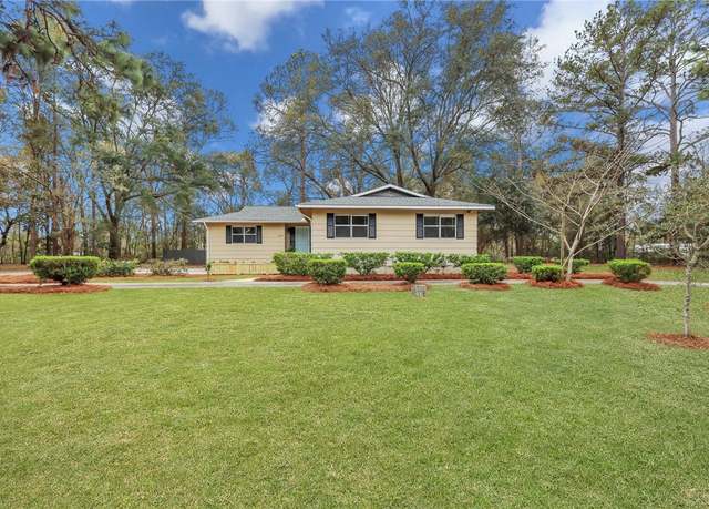 Property at 105 N Bay St, Jesup, GA 31545, 4 beds, 2 baths