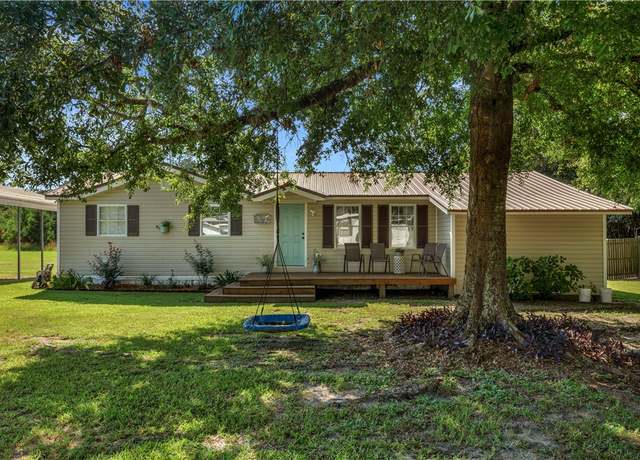 Property at 1218 Robin St, Waycross, GA 31501, 3 beds, 2 baths