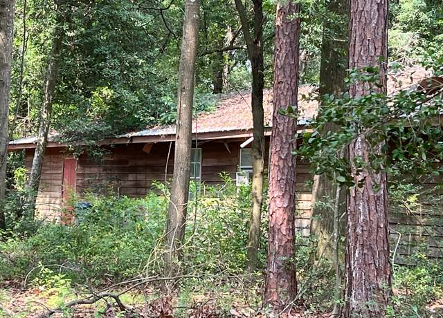 Property at 774 E Plum St, Jesup, GA 31546, 2 beds, 1.5 baths