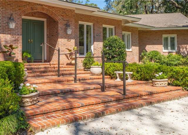 Property at 104 Colony Pl, St Simons Island, GA 31522, 4 beds, 4 baths