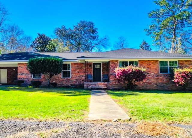 Property at 1625 Windsor Dr, Waycross, GA 31501, 4 beds, 3.5 baths