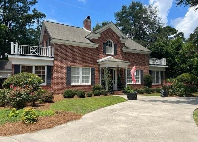 Property at 1105 Cherokee Dr, Waycross, GA 31501, 3 beds, 2.5 baths
