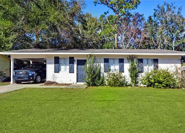 Property at 139 Yorktown Dr, Brunswick, GA 31525, 3 beds, 1.5 baths