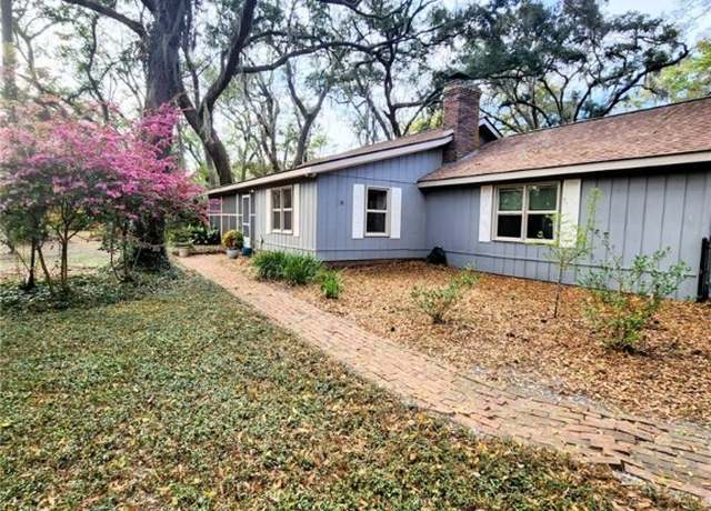 Property at 111 Seminole Rd, Brunswick, GA 31525, 3 beds, 2 baths