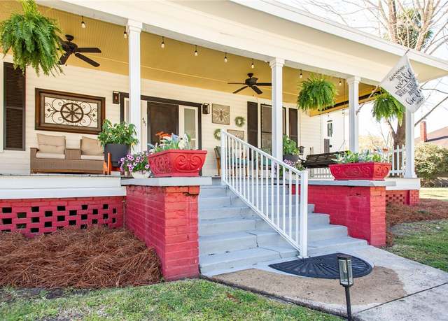 Property at 407 W Park St, Blackshear, GA 31516, 6 beds, 4 baths