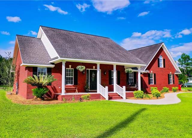 Property at 213 Dalton Ln, Waycross, GA 31503, 3 beds, 2.5 baths
