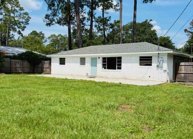 Property at 806 S Macon St, Jesup, GA 31545, 3 beds, 1 bath