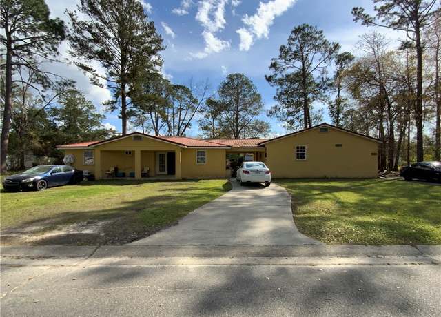 Property at 1407 Pine St, Waycross, GA 31501, 4 beds, 3 baths