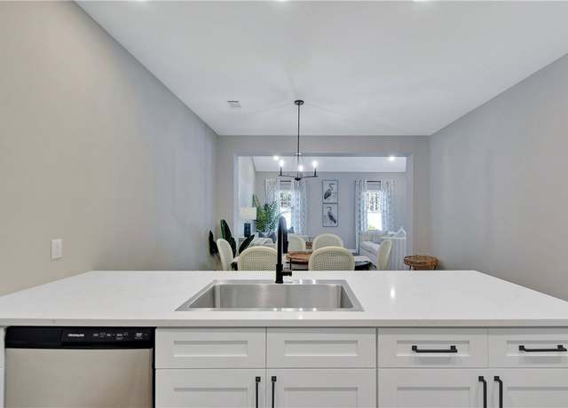 Property at 69 East Chapel Dr, Brunswick, GA 31525, 3 beds, 2.5 baths